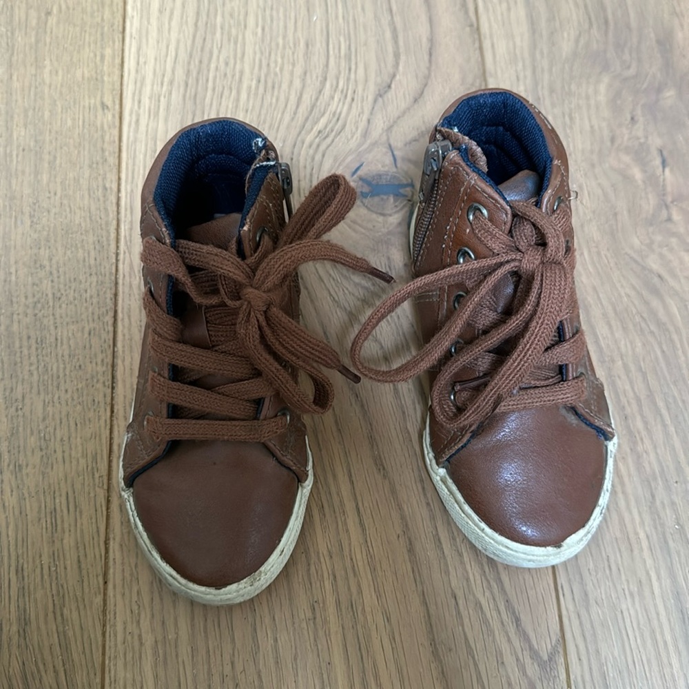 Cat & Jack brown and navy boots - size 8